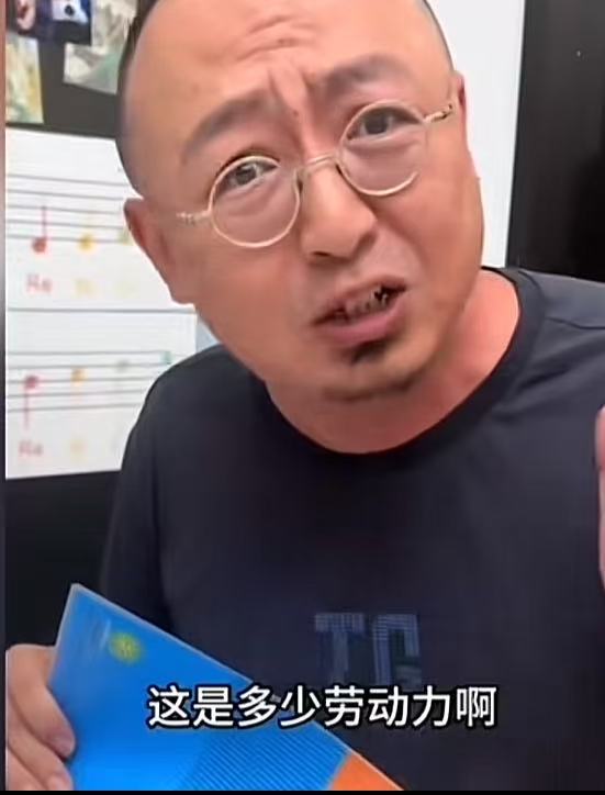 炸锅了！有家长质问：“每次开学都要家长包书皮，为什么印刷的时候不直接把书皮包上去，非要给全中国的家长