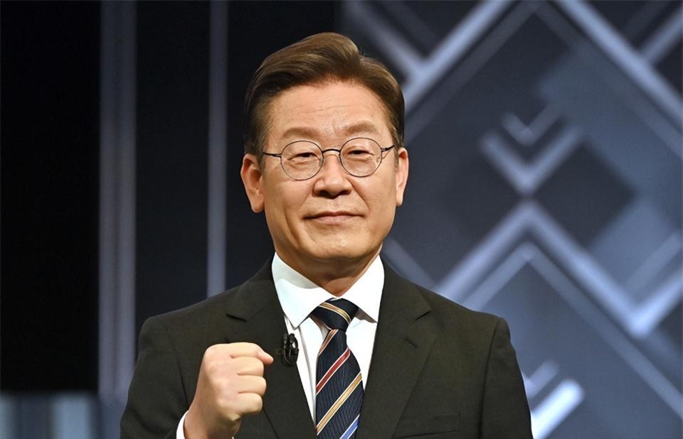 怪不得特朗普没保尹锡悦，敢算计美国的韩国总统，只有尹锡悦一个。7月份开始，尹锡悦