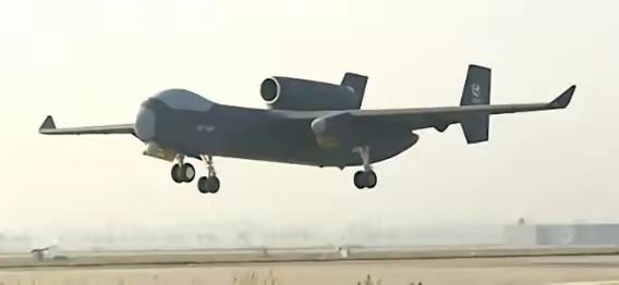 美国安杜里尔工业公司创始人帕尔默·勒基接受访谈时抛出荒诞言论，声称“中国不会大规