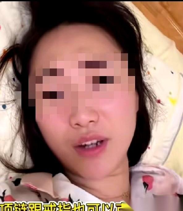 “既然你妈让你买重的，那你买最贵的啊！”金店柜台前的吼声，盖过了店里的背景音乐