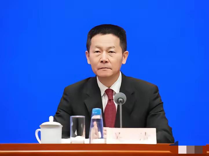 证监会动手了，又抓着一个。2041万成交，罚7万。他把自己的证券账户借给别人炒股