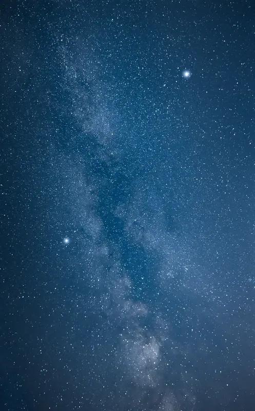 微小说‖《奶奶的星星》夏夜，小孙子躺在院子凉席上，缠着奶奶讲故事。奶奶摇着蒲扇