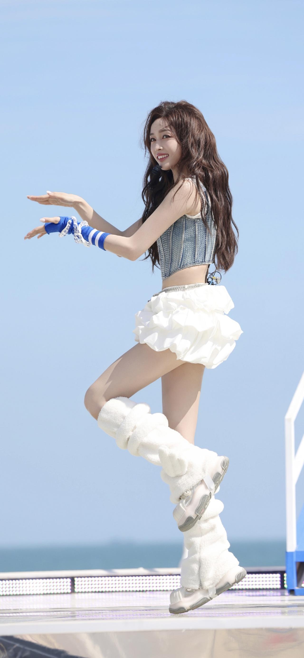 美女壁纸-第5829期-吴宣仪