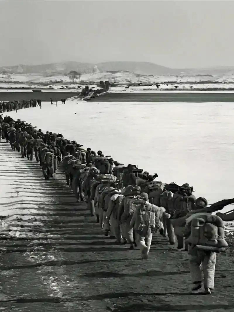 什么才叫真正的强大？有网友说：“中国最强大的时候是1949年到1976年。”