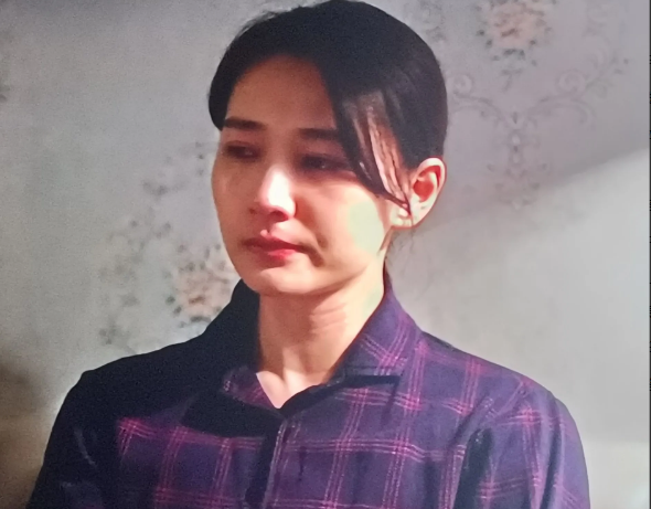 《护宝寻踪》27集，文雯就是作，放着好好的家不好好过，就是想不开，还离家出走了，
