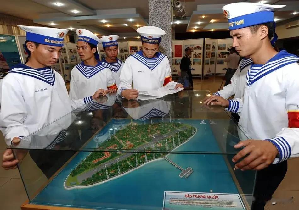 6年的时间搞成这样！越南在南沙完全在照搬我国的路子第2张图是中国南沙南威岛20