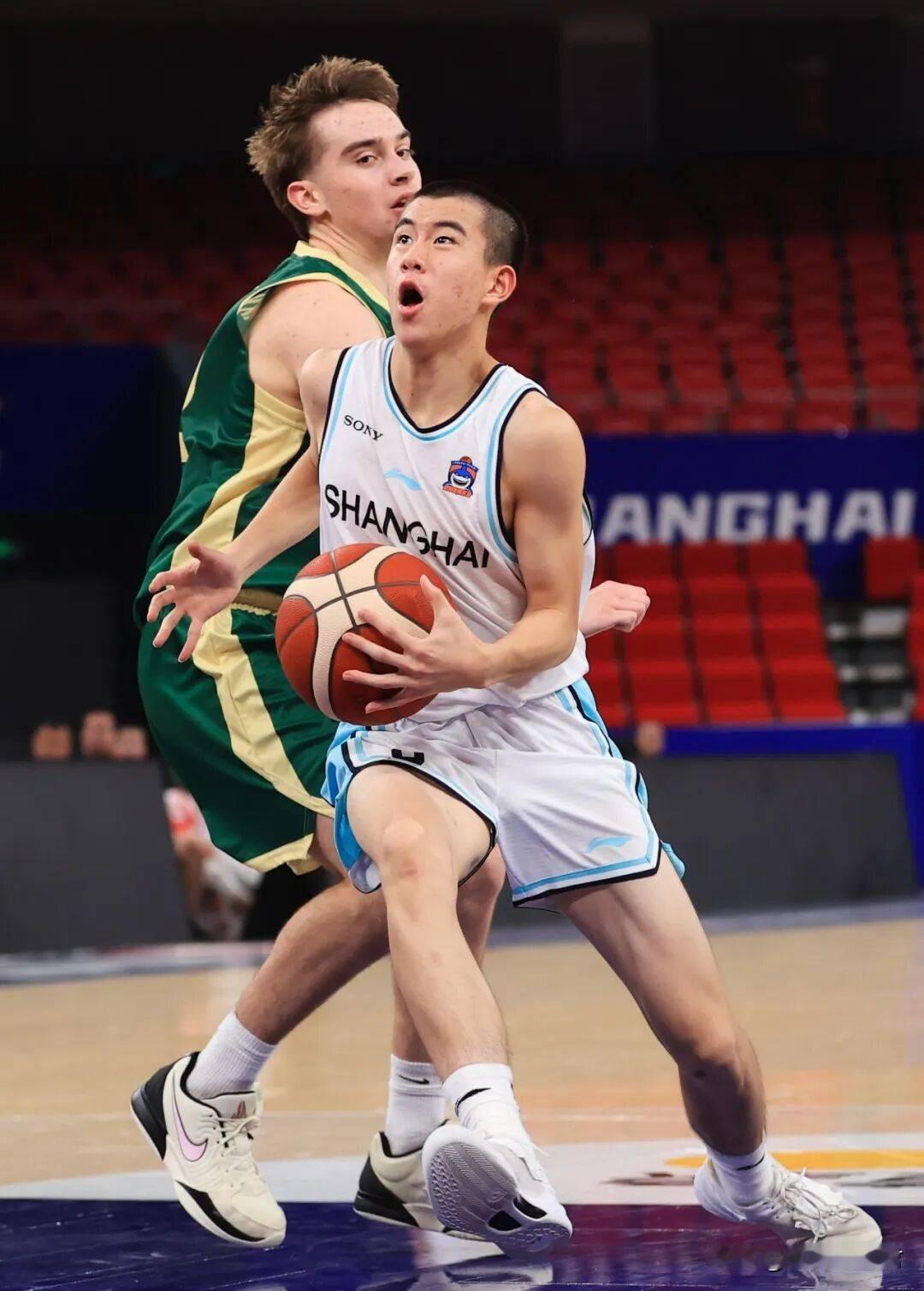 朱芳雨赚得盆满钵满！据广东实验中学男篮透露：胡峻玮将代表球队参加下赛季的联赛，
