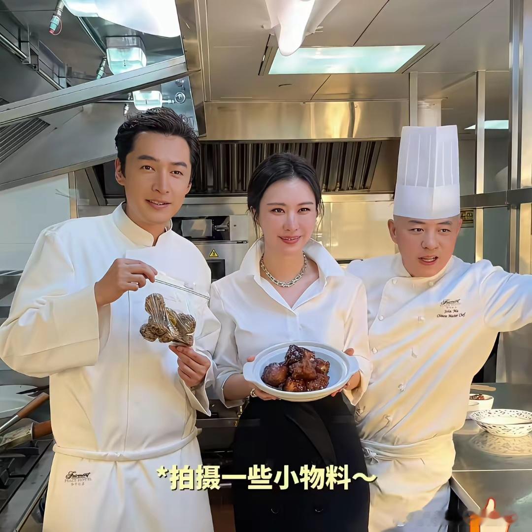 胡歌这人，你不能细究，细究你就会发现他不仅和黄曦宁互为灵魂伴侣、事业伙伴，而且还