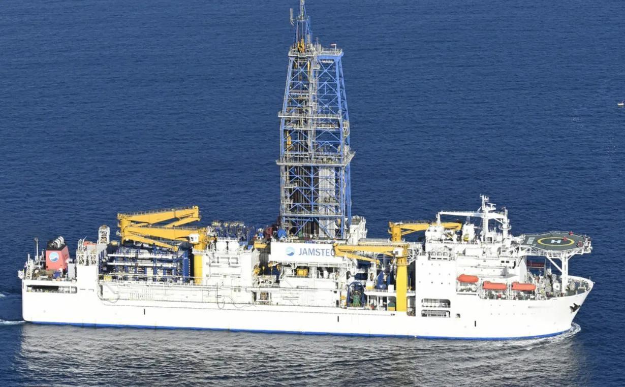 日本刚从深海挖出点稀土泥样，结果日本人在网上就高潮了。不知道他们有啥高兴的。不