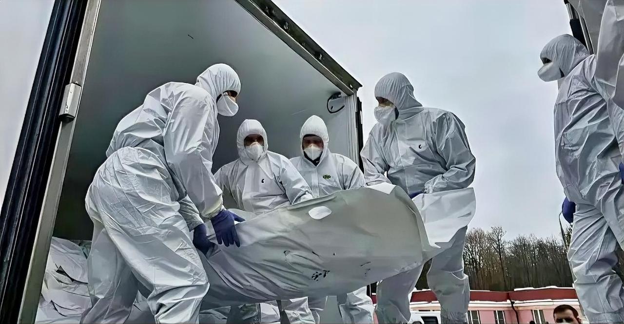 俄乌双方今天又进行了阵亡军人遗体交换！数量依然是惊人的1000：35！截至目前，