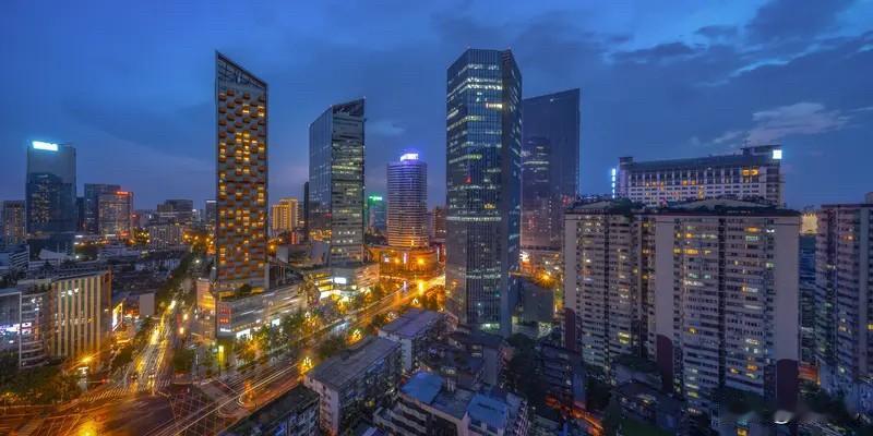 成都房价：2026年1月5日至8月12日，城南核心板块价格普遍回落：金融城三