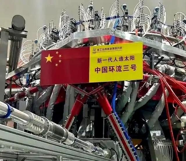 网上还在吵第几艘航母下水了，吵福建舰的电磁弹射有多牛。我跟你说，都别吵了。格局打