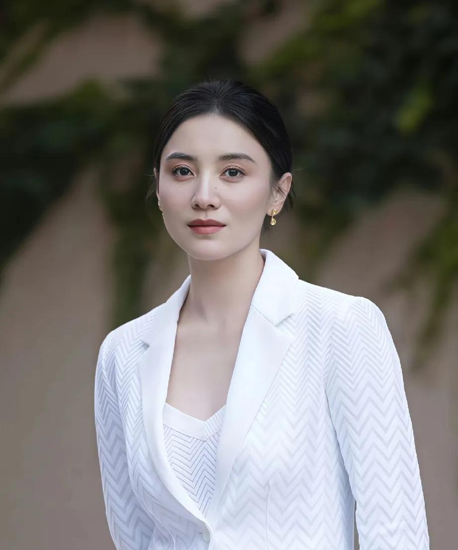 演员宋佳说：四月初，我回到了华坪女高，再一次见到张桂梅老师，她对我说了一番非常有