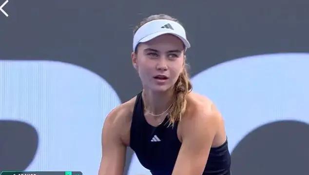 史上最弱的wta500赛决赛，美国小将伊娃约维奇以6比4，6比1胜阿朗戈，获得女