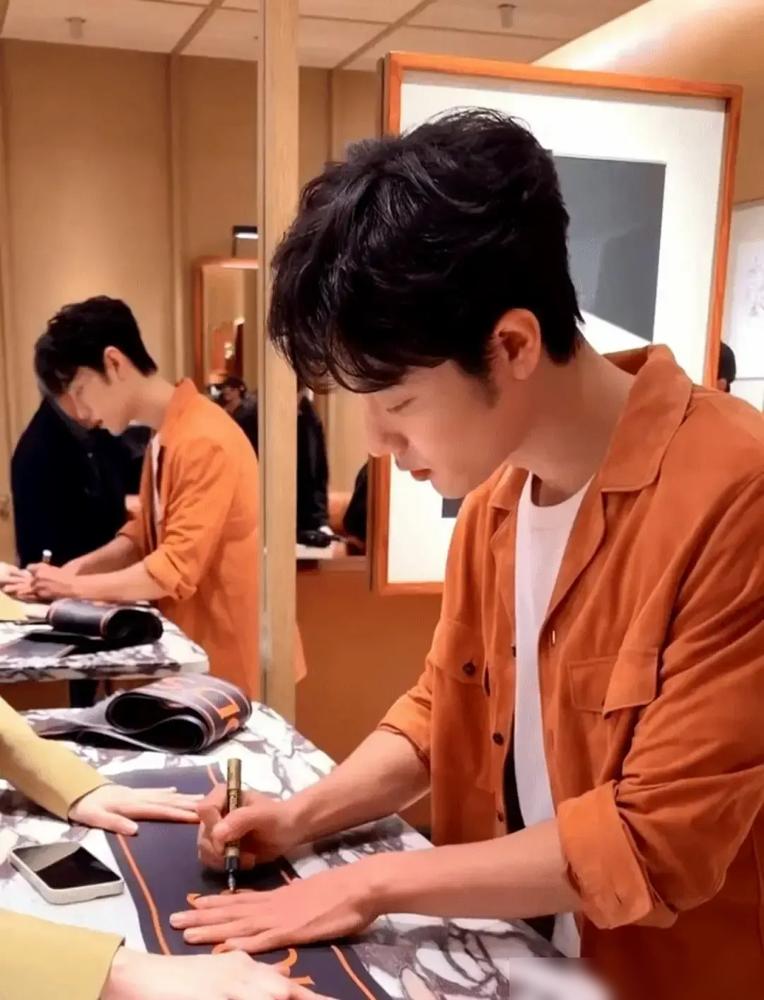 Tods在澳门办私宴，请了位票房扛把子站台，结果一周过去，官博静悄悄。没后援会、