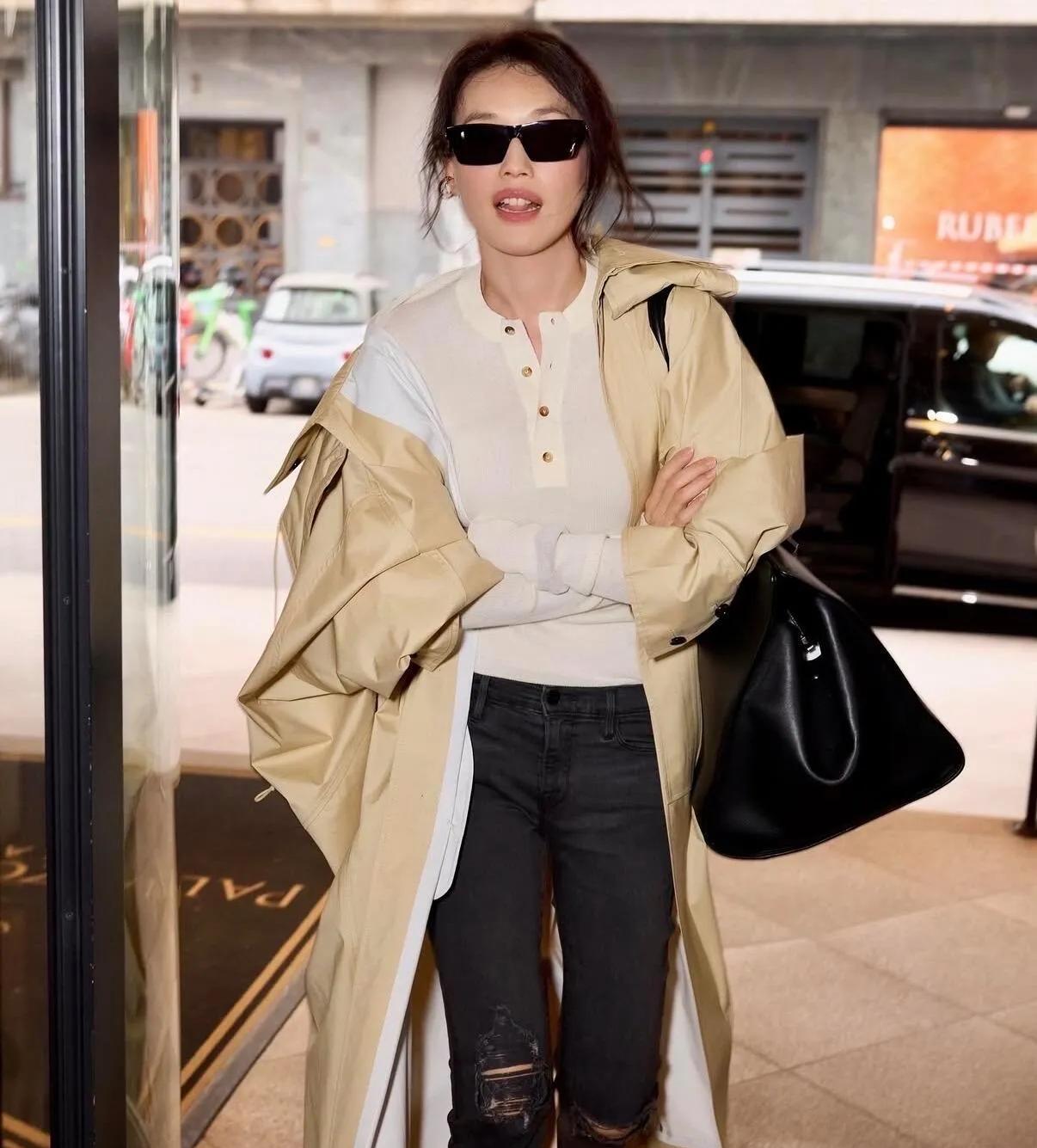 跟着舒淇学早春穿搭，赢麻了！✅她这身“内紧外松”公式太适合借鉴：卡其色廓形风衣