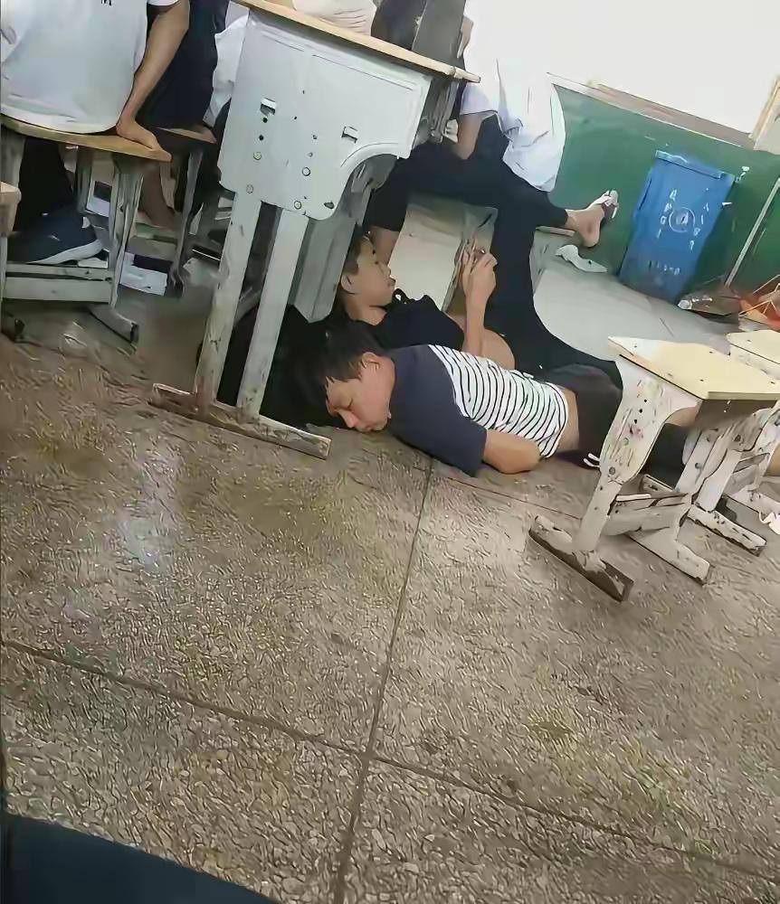 此时的松弛快乐换来的是以后的奔波劳碌可惜他们沉浸其中还不知道