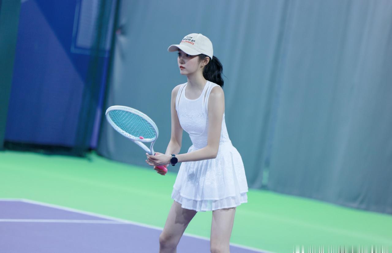 关晓彤好美，姓鹿那小子有眼光没福气啊，这样的女朋友也能弄丢了？​​​