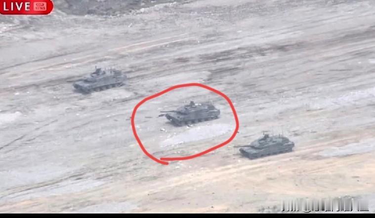 今天小日子陆自挂了3个男兵，伤了1个女兵的10式坦克，这大概率是弹药机发生故障，