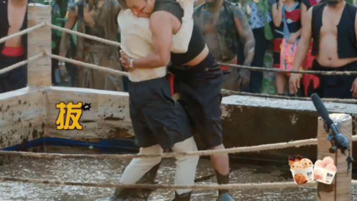 鹿晗泥潭摔跤被秒杀哈哈哈哈哈陈赫这段太好笑了！低了个头的功夫比赛就结束了，还不知