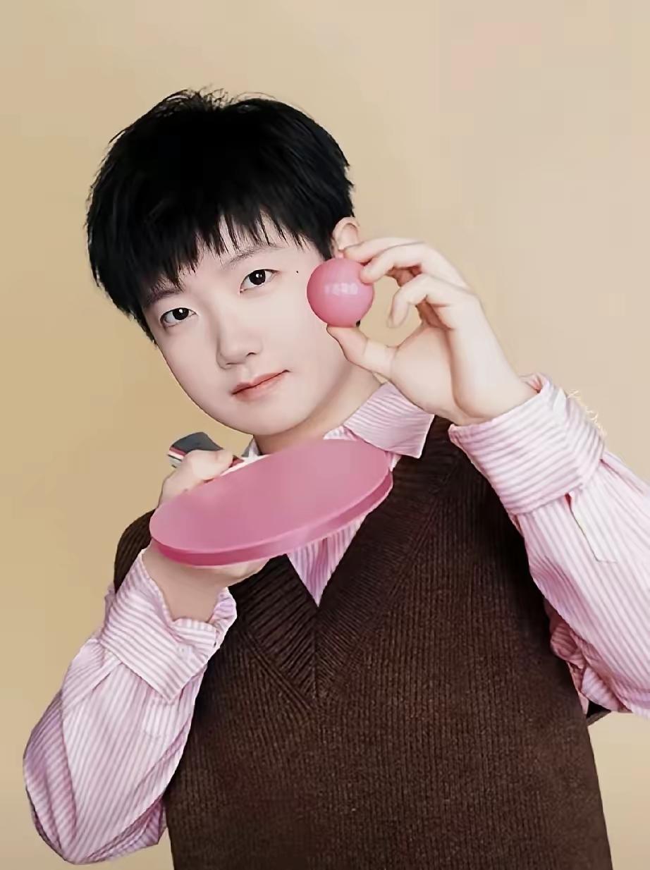 网友这样说孙颖莎，我看了大声叫好[赞][赞]“莎莎披上长发，真是貌美如花，花落