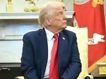 耍小聪明终翻车！特朗普对华反复横跳，搬起石头砸自己脚外媒专家点破真相