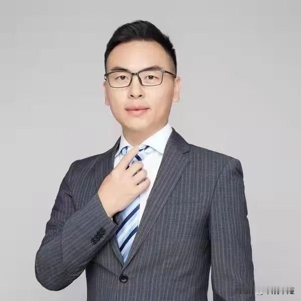 新党副秘书长，今（29日）晚间在脸书发文表示，英国首相抵达北京进行访问，加拿大也