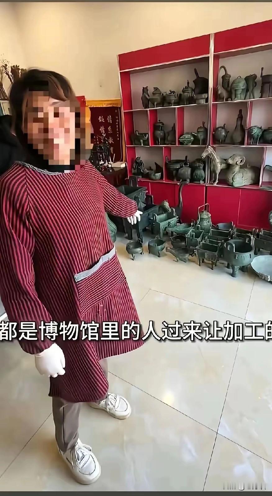 这两张图片放在一起，实在是太有冲击力了，实在是耐人寻味。一位大姐对媒体说，自己的