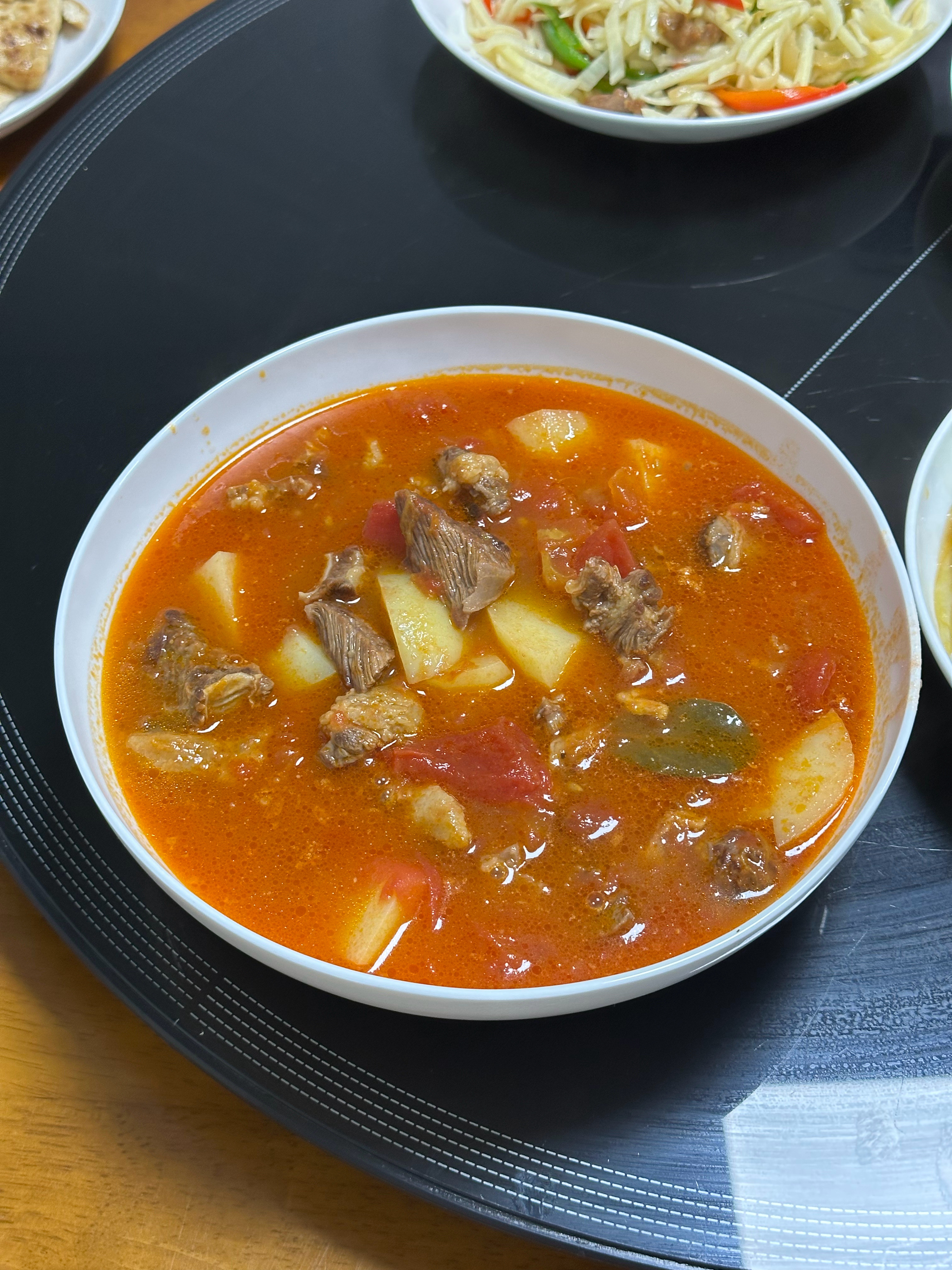 番茄牛腩盖浇饭，让人食欲大振。好好吃饭成都