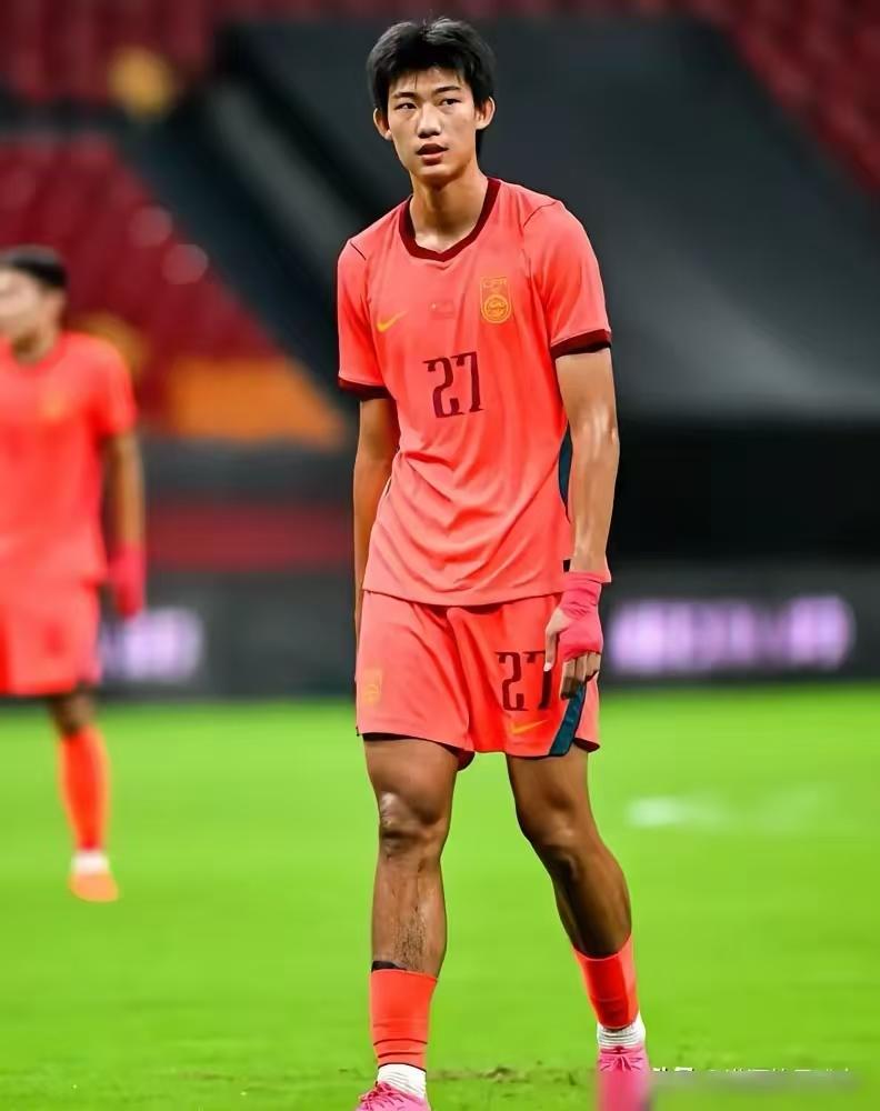 开什么玩笑，真把自己当足球小将了，17岁高中生赵松源，没有踢过成年职业联赛
