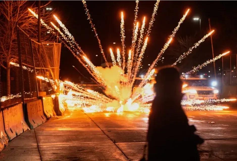 明尼苏达州抗议升级……可惜，美国没有“美国大使馆”回旋镖扎到美国了。