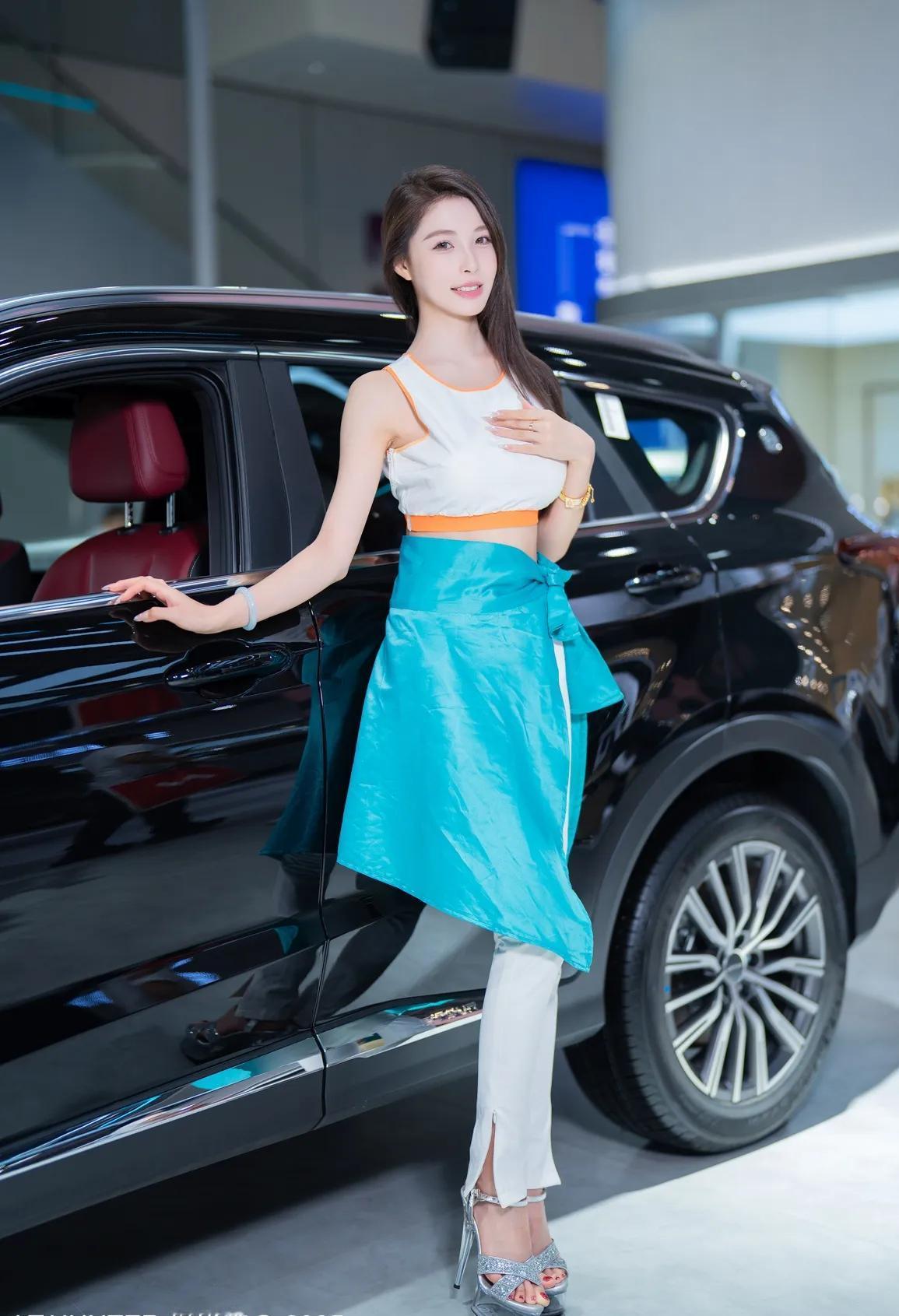 2025广州国际车展广州车展最美车模之一如何把长发妹子拍好看