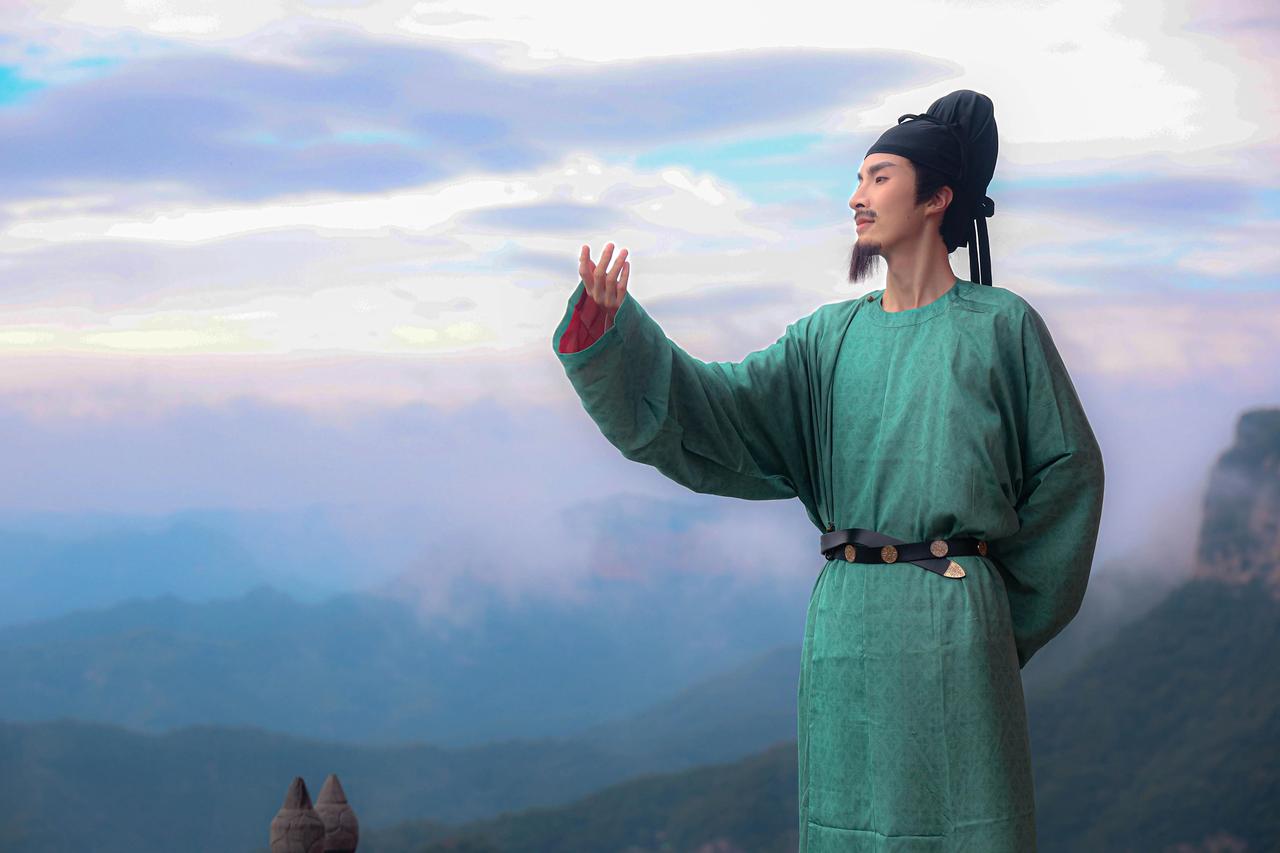 今日话题：王维为什么被誉为唐朝最完美的诗人？？？网友甲：王维的妻子去世时他才