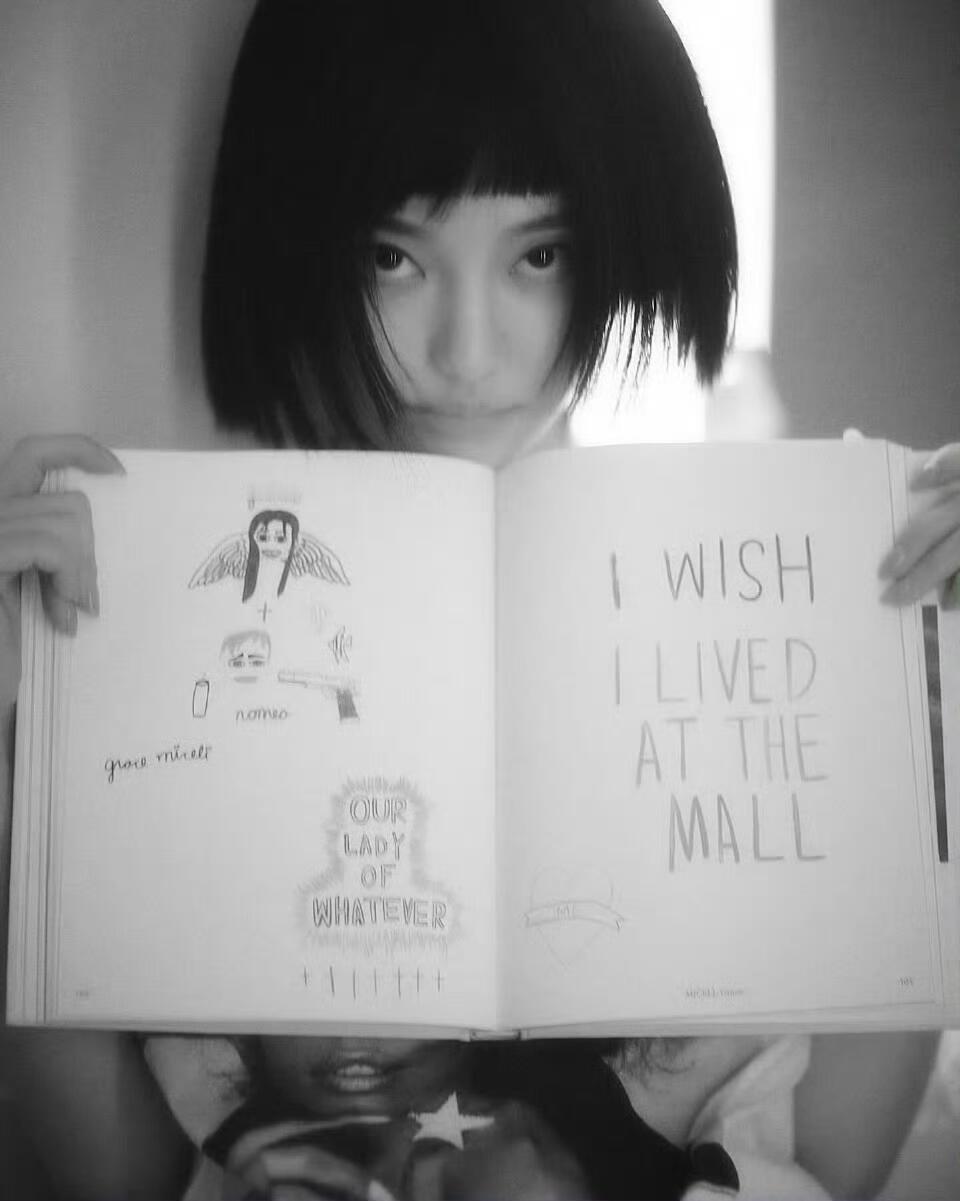 剪了短发的宁艺卓