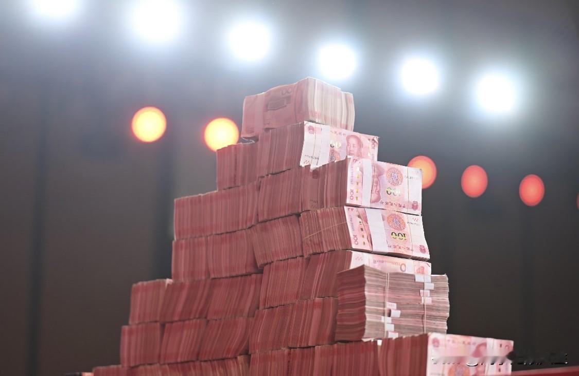 一位经济学教授说：“现在什么东西最保值？不是房子，房子已经是昨日黄花，不是黄金