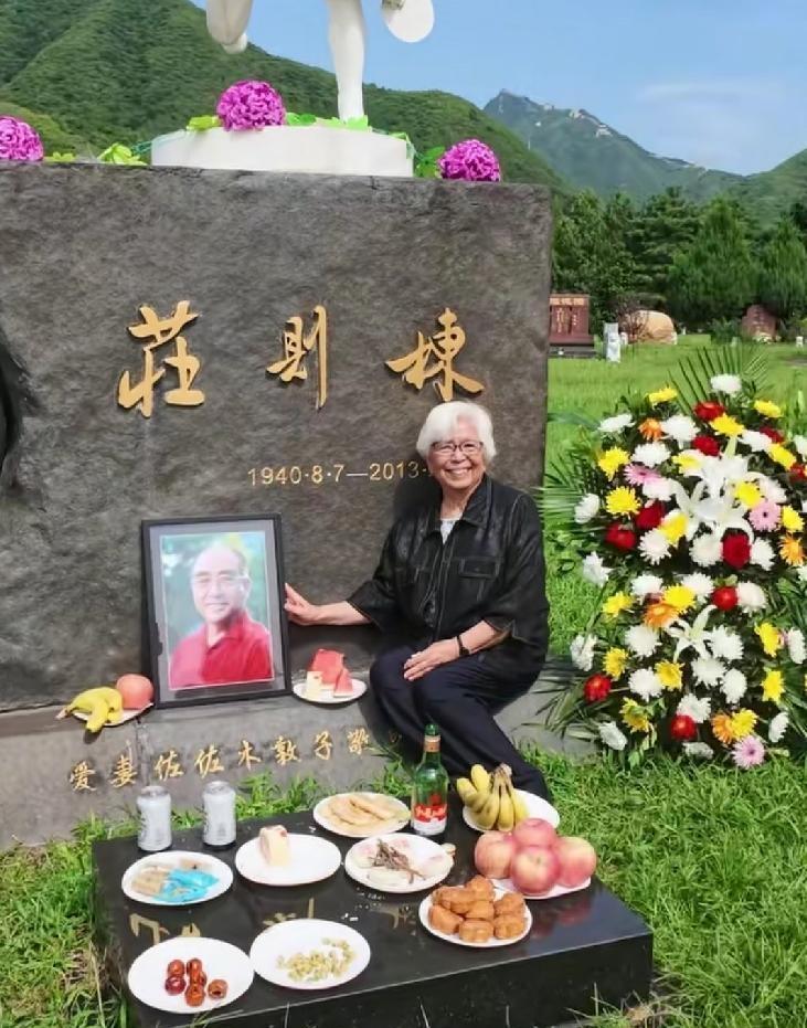 2026年8月，82岁的佐佐木敦子专程从日本来到北京昌平凤凰山陵园，祭奠丈夫庄则