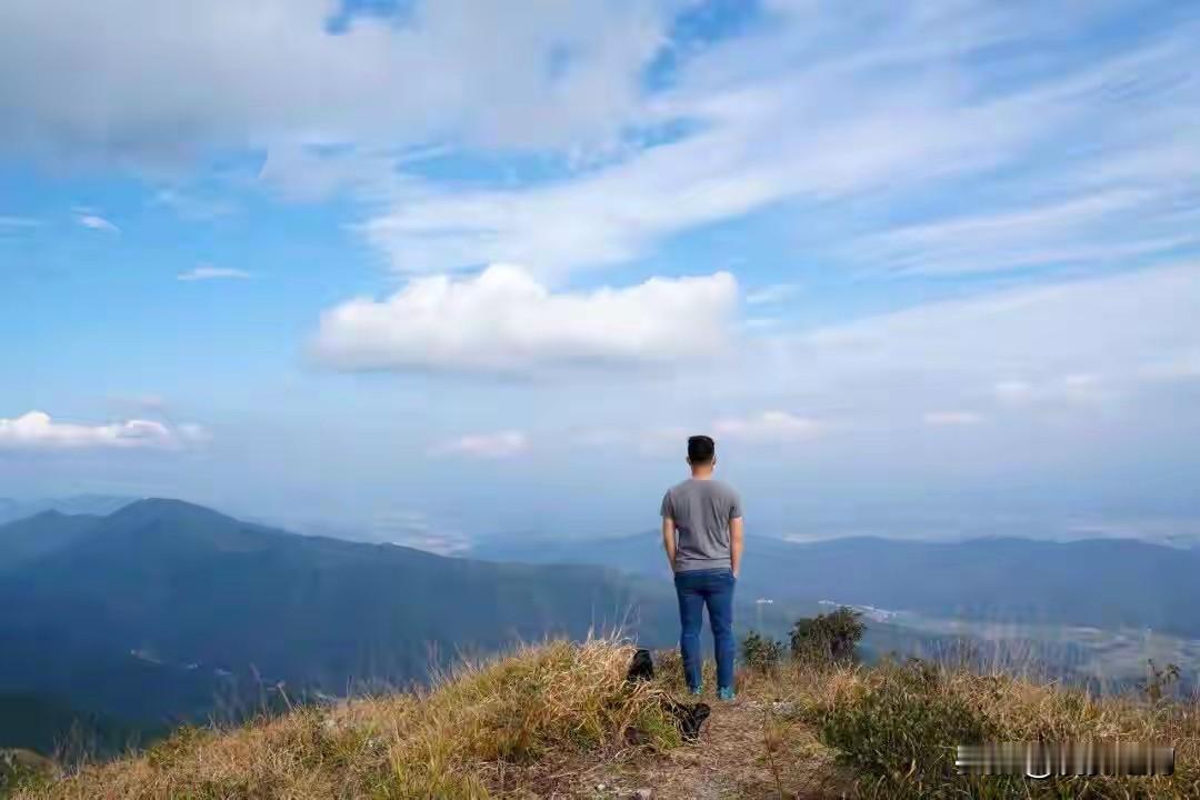 未来将迈入数字“货币电量化”与生物芯片机器人探索“类永生”的双轨新时代。说白了，