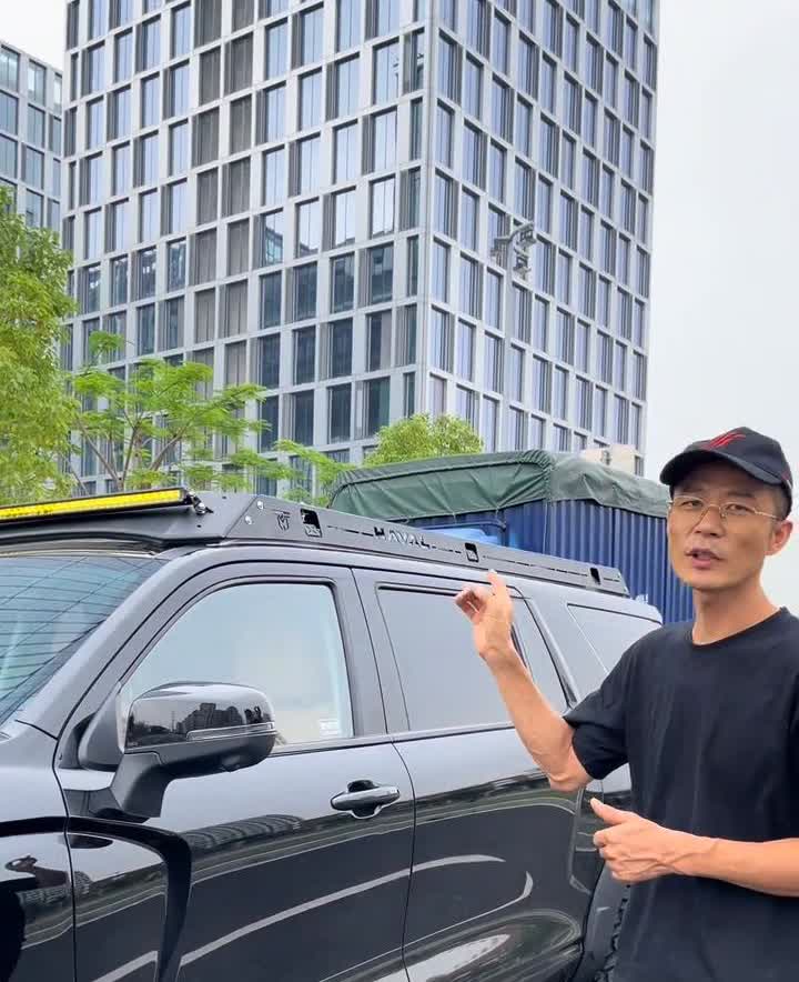 新哈弗H5机甲行李架。兄弟们，H5的行李架有好几款，但是我觉得承重能力比较厉