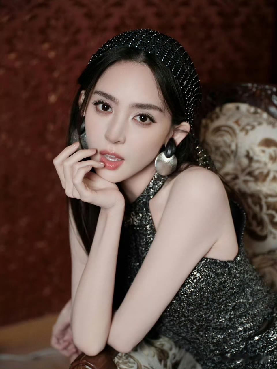 娜扎靠这么近还张嘴巴真的不行了