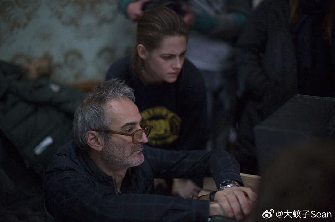 Kristenstewart克里斯汀斯图尔特将三搭导演OlivierAssa
