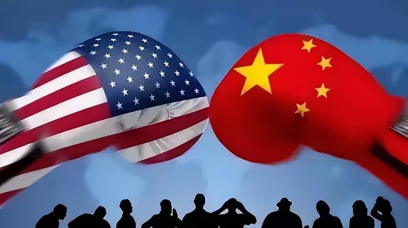 7月31日，《央视新闻》破天荒公开了空军歼-16重型战斗机与美国空军在黄海的夜间