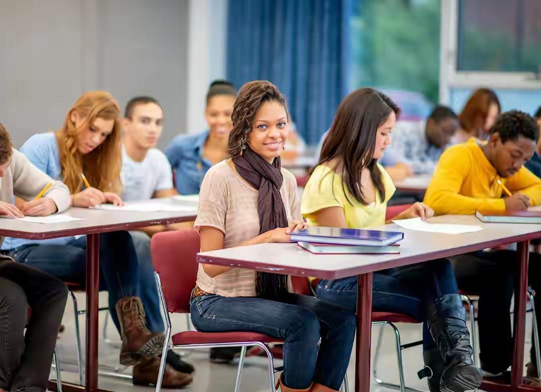 （7000英镑买一张“同性恋身份证”）花7000英镑，就能让英国政府相信你是