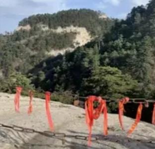 湖南女生黄山坠亡：15%责任背后，是景区安全与生命尊严的博弈27岁的湖南姑