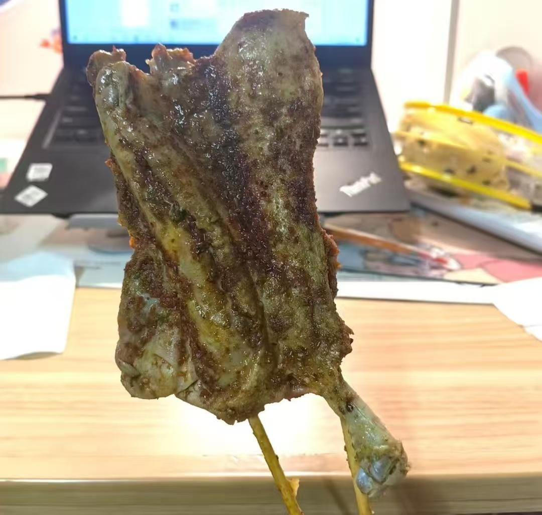 #商家称16元难买新鲜鹅腿#【“鹅腿阿姨”卖鸭腿引热议！有商家称16元很难买到