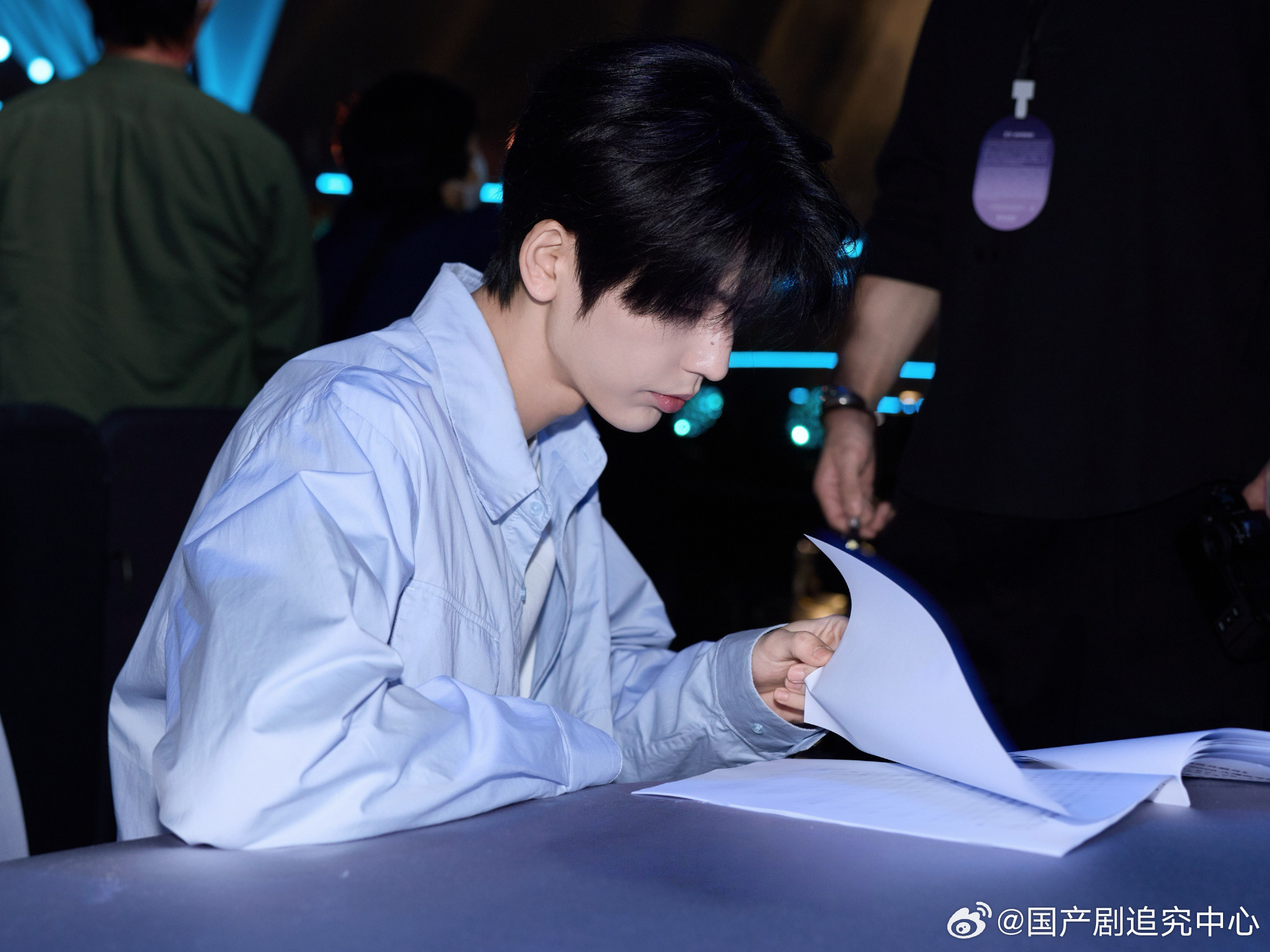 1.张凌赫经纪人现在把他看得特别严，很怕他谈恋爱，因为觉得他有成为未来顶流的潜力，不想让他把精力耗在