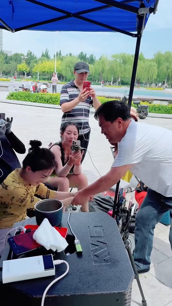 哎呦我的妈，哈哈。