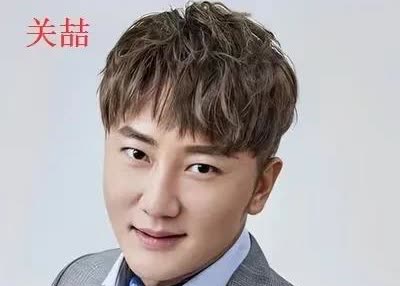 我以为关喆是在蹭汪小菲流量跑去人家婚礼唱歌没想到这是汪小菲邀请他的知