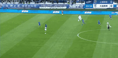 中超首轮马莱莱上海滩闪电进球致敬旧主上海申花。上海申花对大连英博的比赛中，开赛