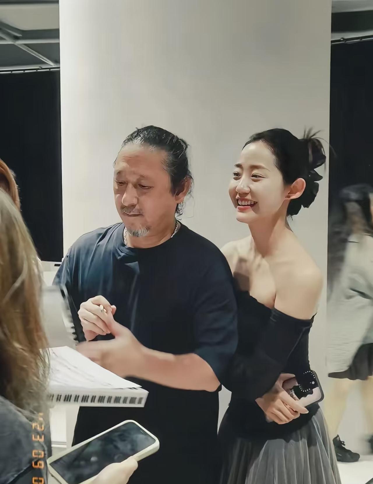 心气高家境却平凡的女生都喜欢追求表面虚荣，万千惠就是这样，亏800万给三宝办四场