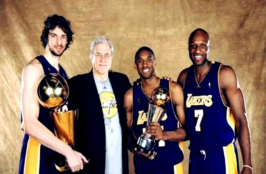 10冠那夜，我抱科比先哭2009年6月14日，哨声没完，菲尔·杰克逊把战术